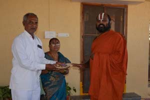 Ahobila-Jeeyar-Swamiji-Annadanam-Donation-From-Donors