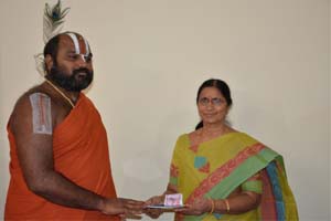 HH-Ahobila-Jeeyar-Swamiji-With-Annadanam-Donor