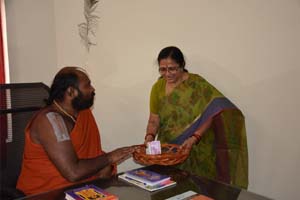 Sri-Ahobila-Jeeyar-Swamiji-With-Donor