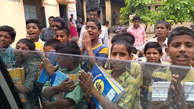 vikasa-tarangini-donates-free-books-to-poor-kids