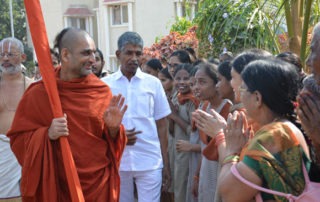Swamiji returns to Bharath