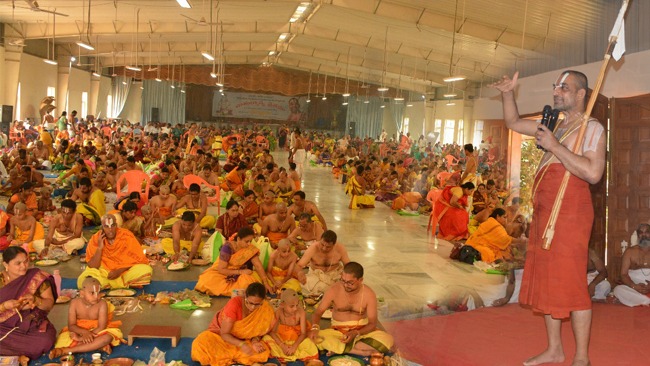 Food keeps body nourished, Mantram keeps knowledge nourished – Hundred and twenty three kids and adults begin their nourishment with Swamiji!