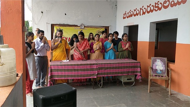 NRI Students Visited Jeeyar Gurukulam Beersaipeta
