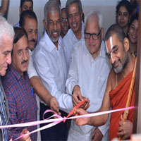 Swamiji inaugurates a research project at JIMS in Paediatrics, A blessing for Young parents!