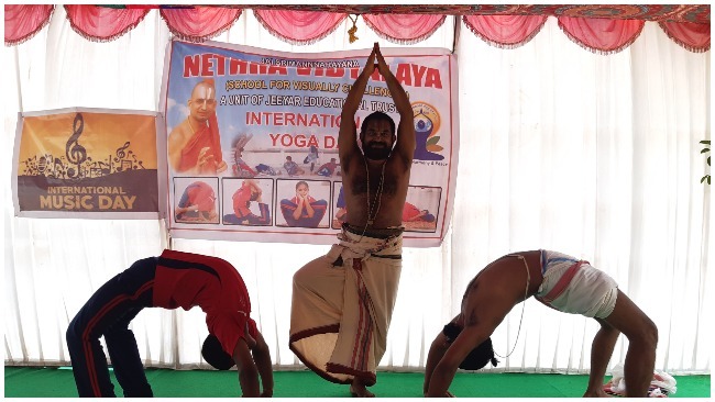 Nethravidyalaya-Varija-celebrates-international-yoga-day