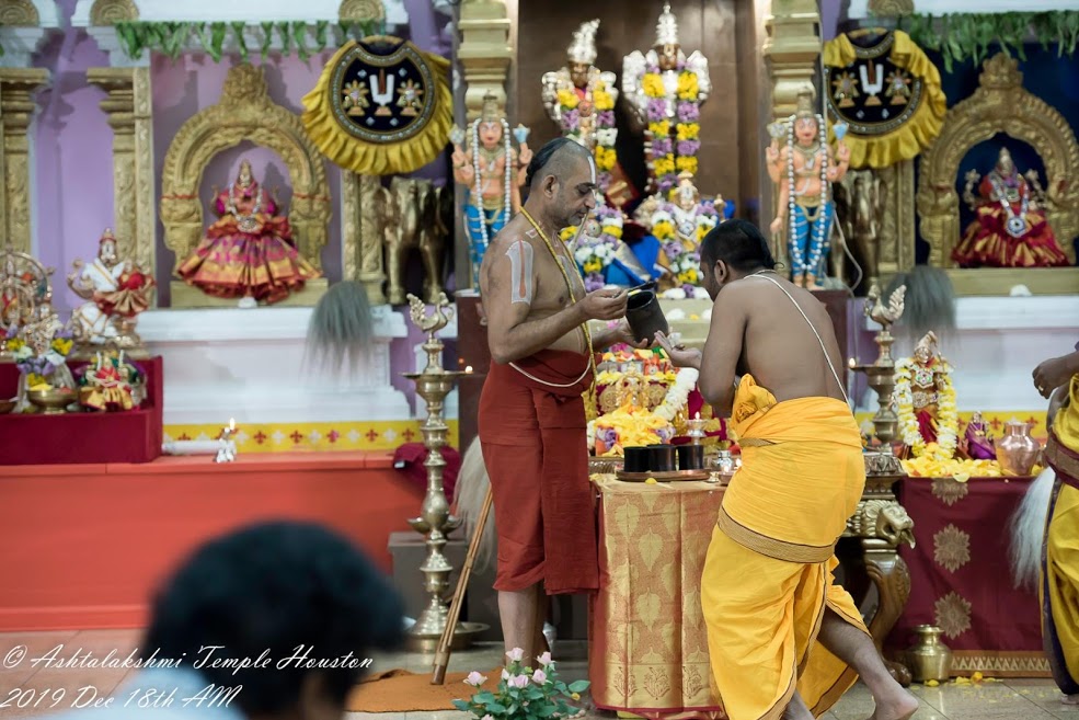 HH-Chinna-Jeeyar-Swamiji-with-Vamshi-swamy