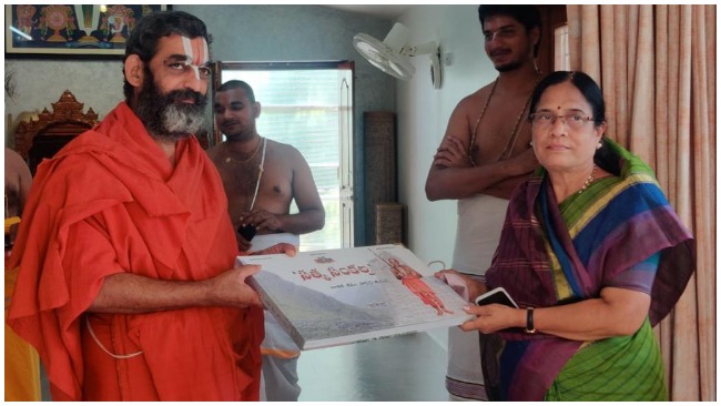 Surabha Vani paying respects to Swamiji