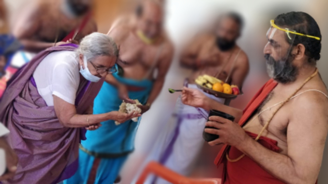 100-years-old-woman-Srungaram-Andalamma-with-HH-Chinnajeeyar.jpg