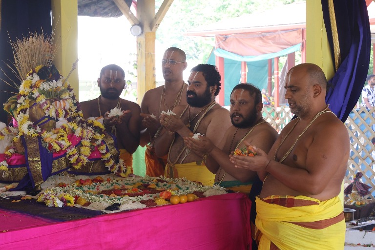 Chathurveda-Mahayajna-Vedic-Scholars-performing-Puja