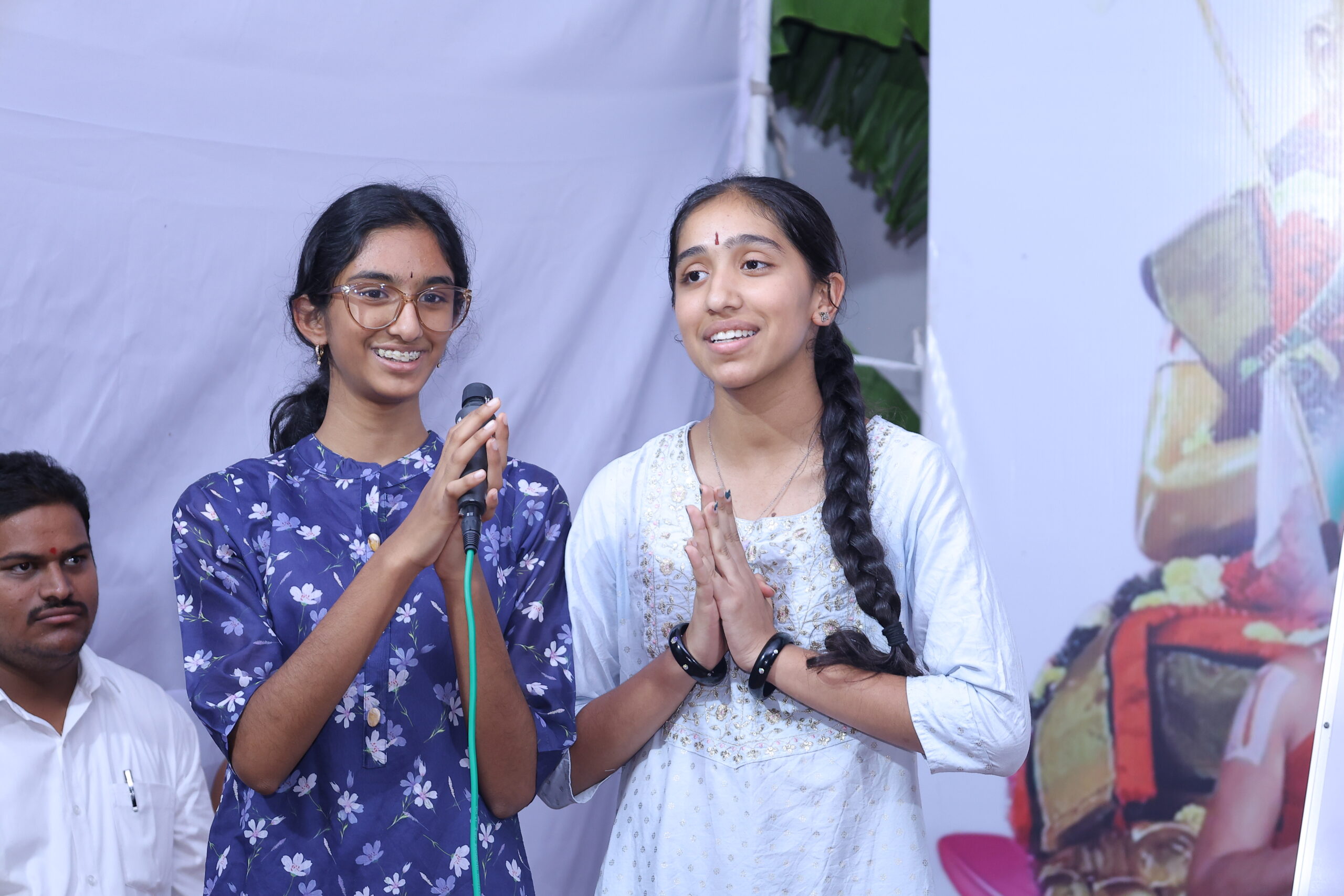 Girls praised HH Chinna Jeeyar Swamiji.