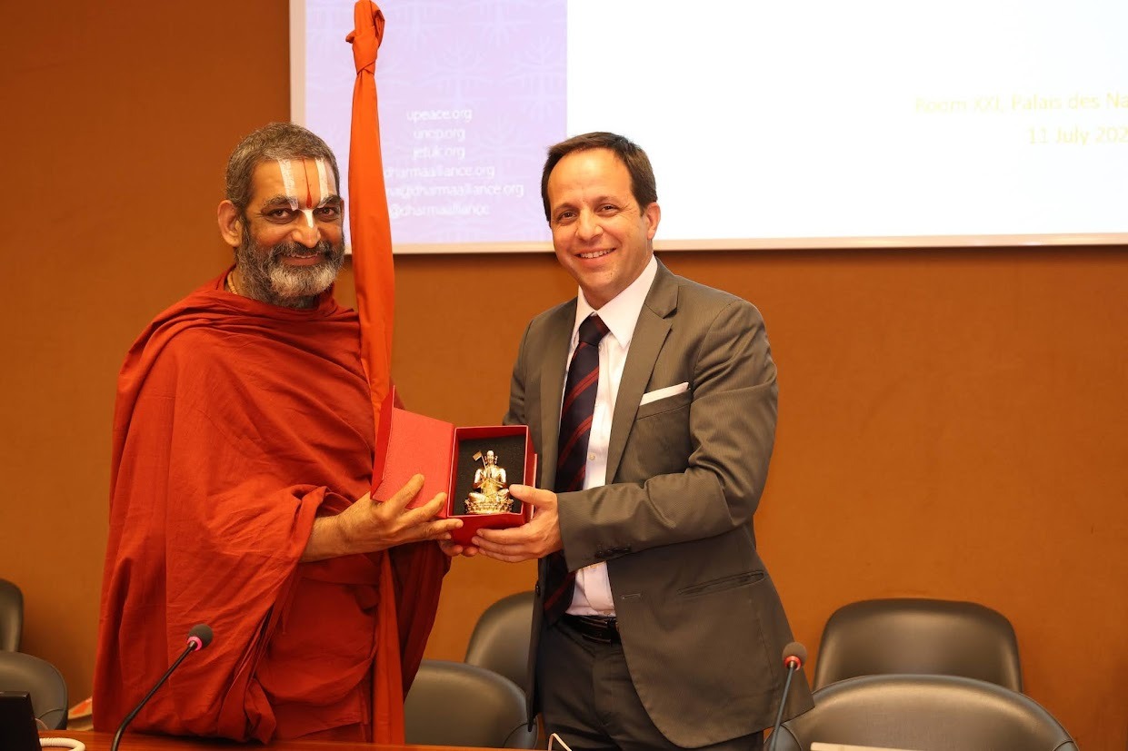HH Chinna Jeeyar Swamiji with David Fernandez Puyana