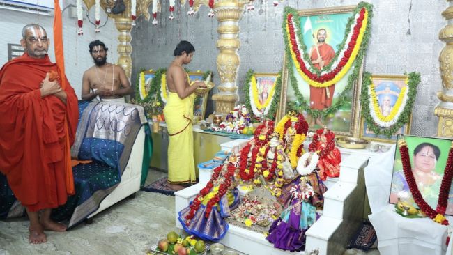 HH Swamiji Blessings to the Family of Bhavanasri Mallika Prasad
