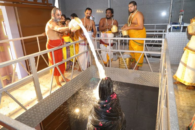 Ashtottara Shata Kalasha Abhishekam Sri Vighna Vimochaka Hanuman Vijaya Keeladiri