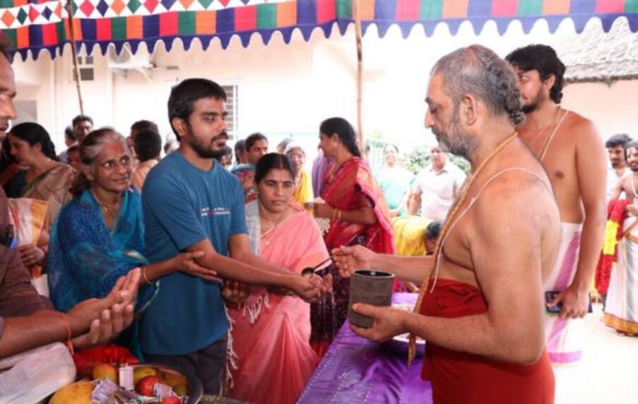 Swamiji graced Varija Asram