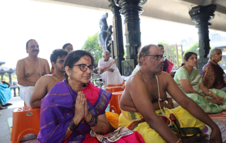 Yathindra Pravandam Vande