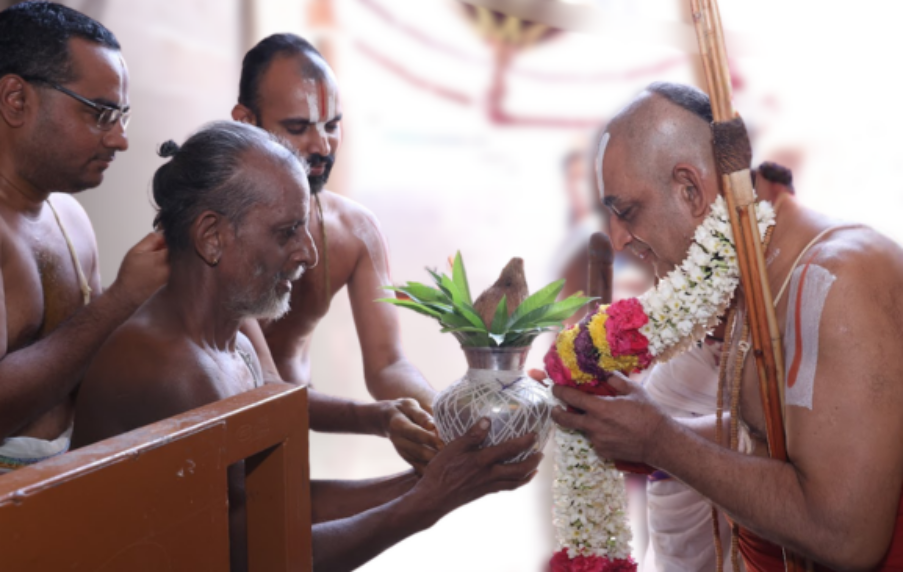 Swamiji had the divine darshan of Sri Ashtabhuja Perumal