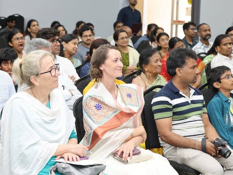 Audience in HH Chinna Jeeyar Swamiji talk about Impact of AI at Canada Toronto