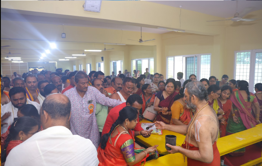 Swamiji Graces Sri Vainateya Ishti