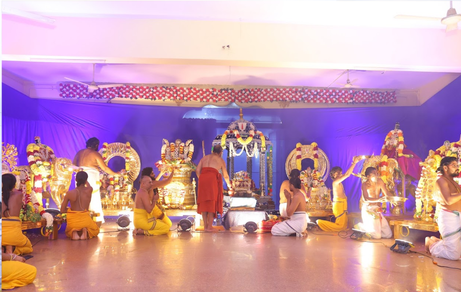 Swamiji Graces Viswaroopa Sandarshana Seva