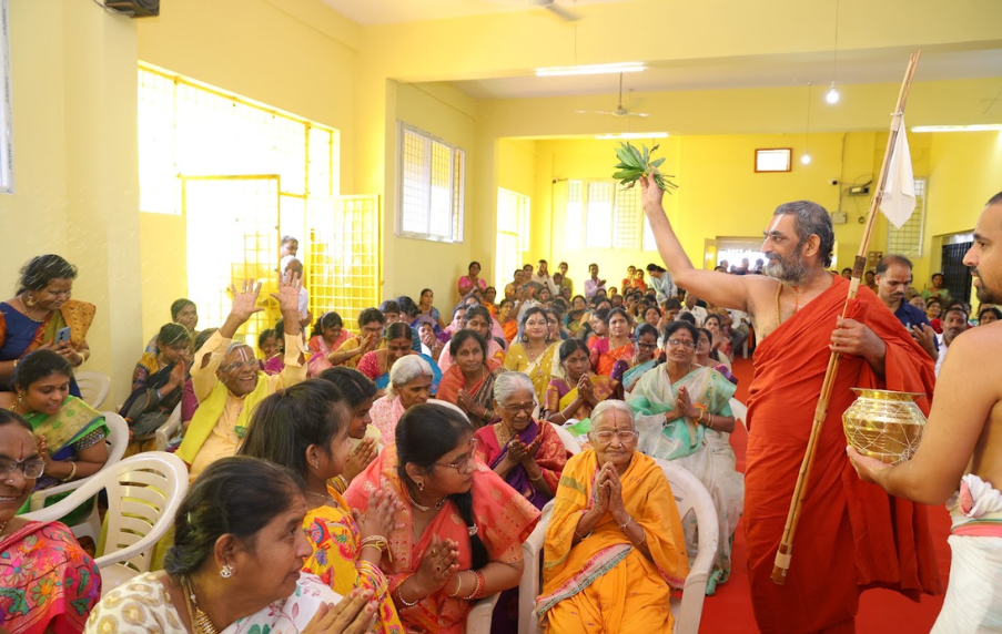 Swamiji graced Vṛuddha Varivasya & Special Havanams