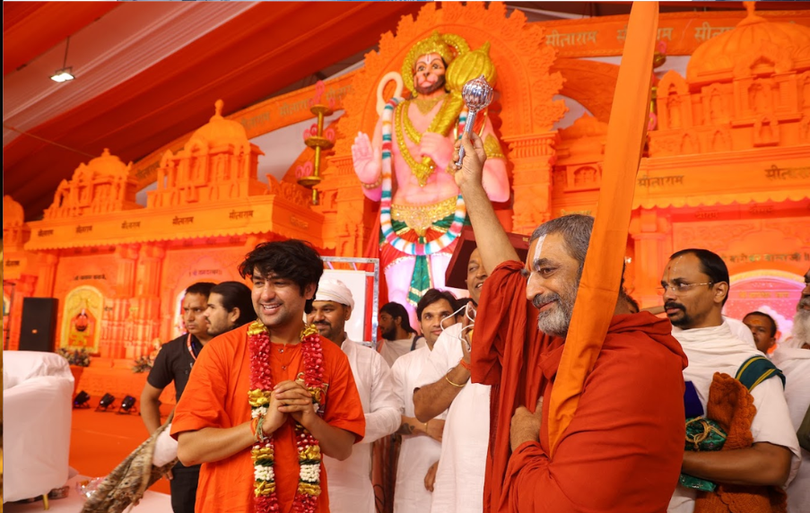 Swamiji Graces Bageshwar Dham Maharaj’s Divya Katha