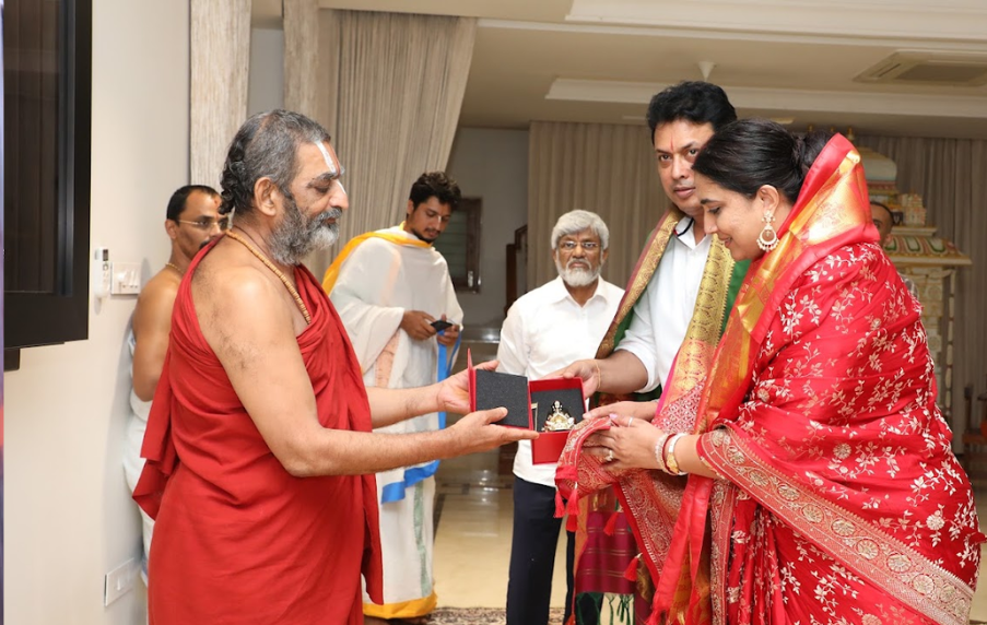 Former Tripura CM Receives Swamiji’s Blessings